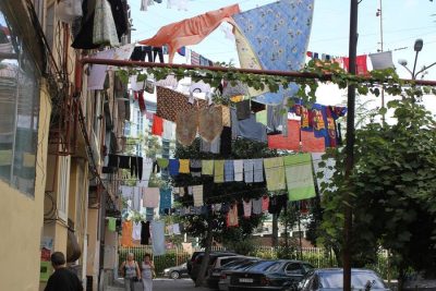 LAUNDRY IS DRIED LIKE IN VENICE